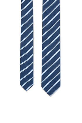 ربطة عنق بخطوط مائلة